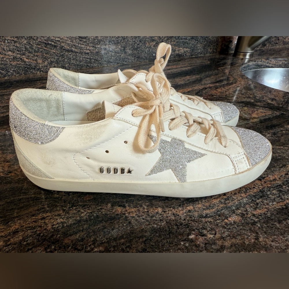 New! Golden Goose Super Star Classic with spur
Size 39 IT (8.5 US)